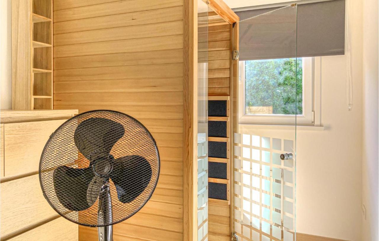 Cozy Home In Heinkenszand With Sauna Exterior photo